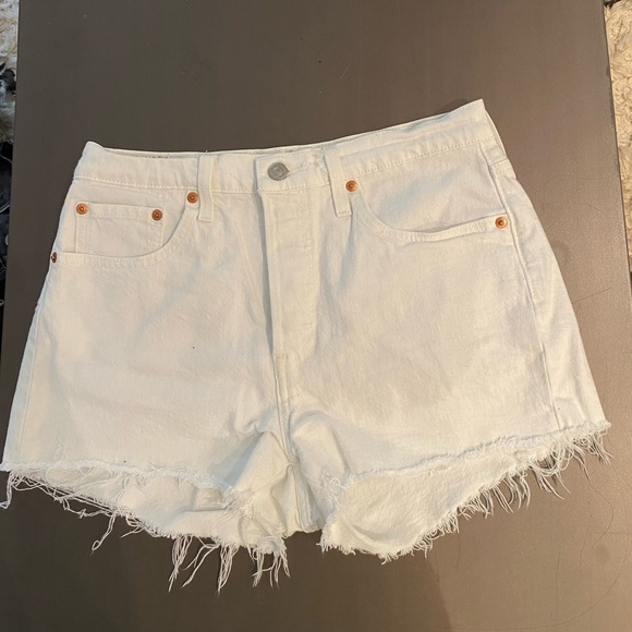 Levi’s 501 jean shorts - Picture 3 of 5